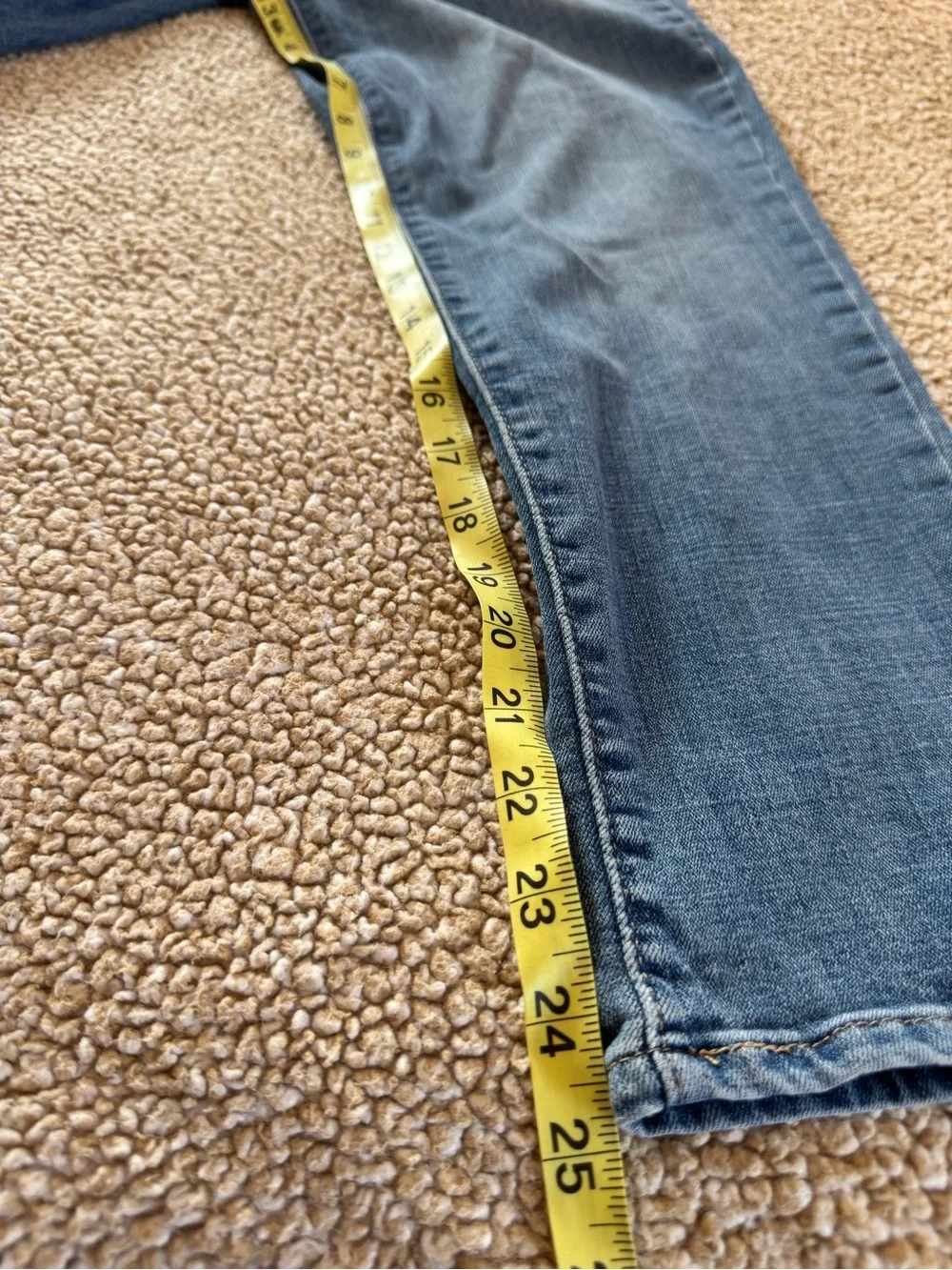Levi’s Women’s Distressed Skinny Jeans Size 8 Medium Wash Stretch Denim